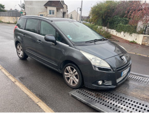 PEUGEOT 5008 1
