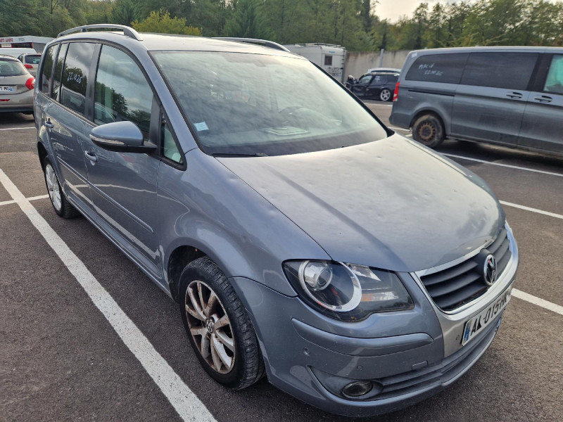 VOLKSWAGEN TOURAN 1