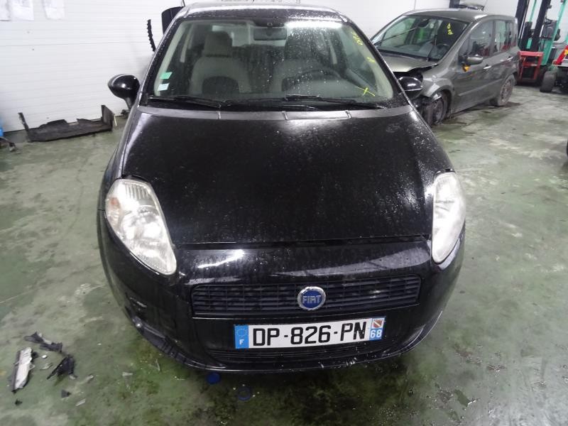 Pare boue avant gauche pour FIAT GRANDE PUNTO