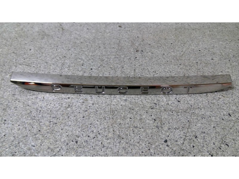 Sigle de calandre pour PEUGEOT 208
