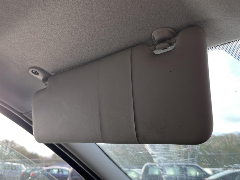 Pare-soleil Pour Dacia Logan 1 Phase 1 - Référence 964003003R - Occasion En Bon état