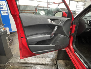 Panneau de porte avant gauche pour AUDI A1 1 SPORTBACK PHASE 1 Panneau de porte avant gauche pour AUDI A1 1 SPORTBACK PHASE 1