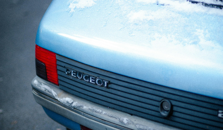 peugeot 205 sous la neige 