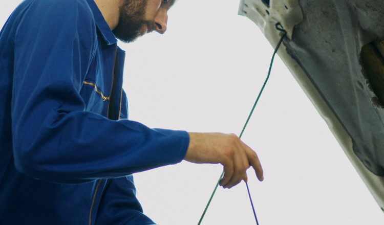 verifier-jauge-huile-moteur 